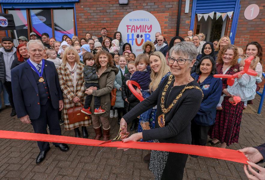 Mayor of Sunderland opens Winnibell Family Hub